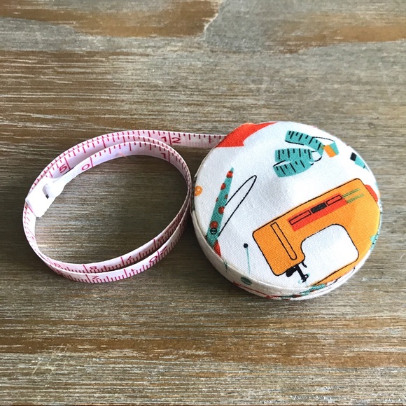 Tape Measure with Sewing Machine Design - Picture 4 of 4
